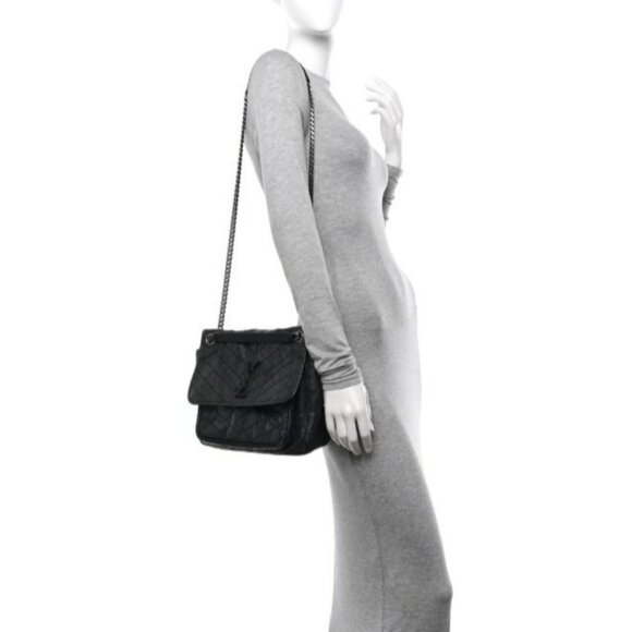 Saint Laurent Black Crinkled Calfskin Matelasse Monogram Medium Niki Bag - Picture 3 of 14